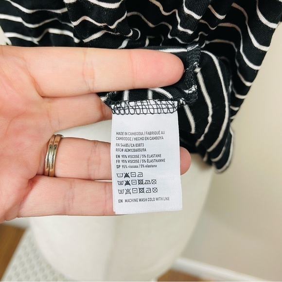 AMERICAN EAGLE Black White Striped Off Shoulder Ruffled 3/4 Sleeve Top - MEDIUM - Picture 8 of 9